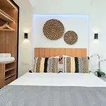 Pura Vida Luxury With Jacuzzi דירה טורמולינוס