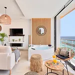 דירה Pura Vida Luxury With Jacuzzi טורמולינוס