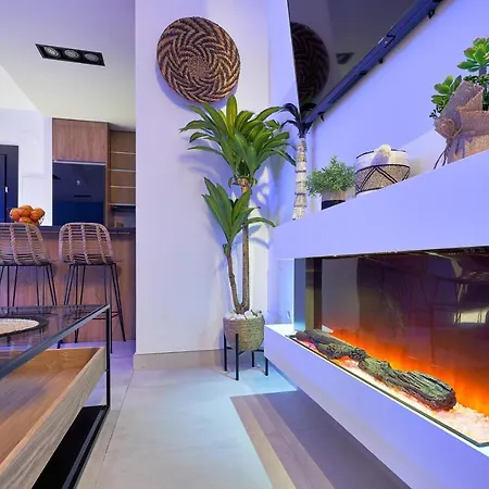 Pura Vida Luxury With Jacuzzi דירה טורמולינוס