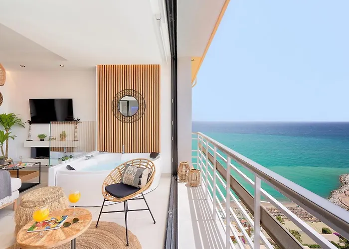 Pura Vida Luxury With Jacuzzi Apartment *