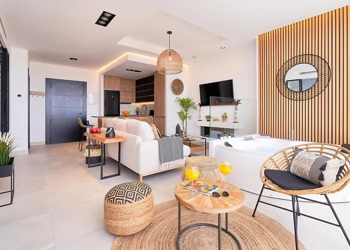 Pura Vida Luxury With Jacuzzi Apartment